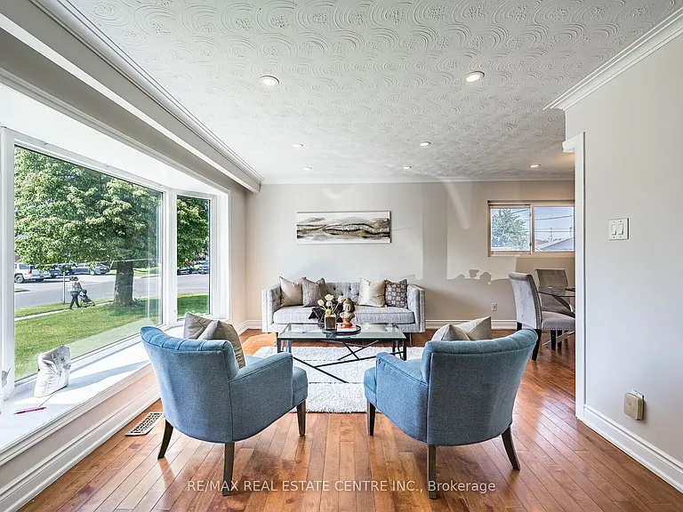 2 Milner Rd #MAIN FLOOR — Photo 8