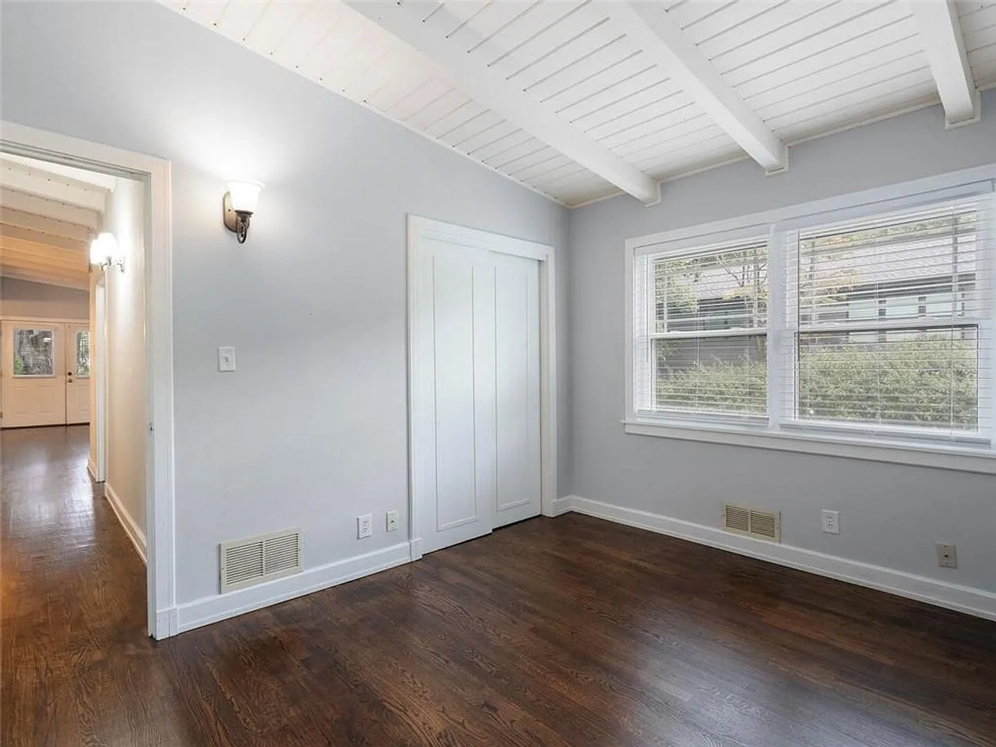 Charming 3-Bedroom Home in Chamblee! — Photo 4