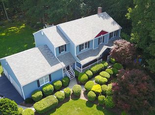 40 Canterbury Ln, East Greenwich, RI 02818