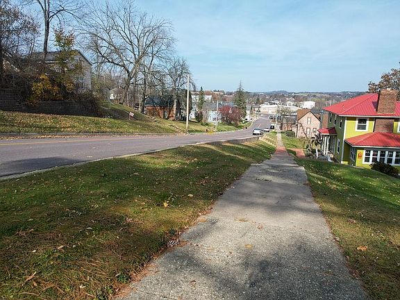 5th image of 205 2nd Main St