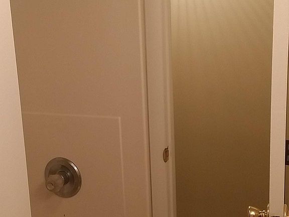 Bathtub/Shower & closet