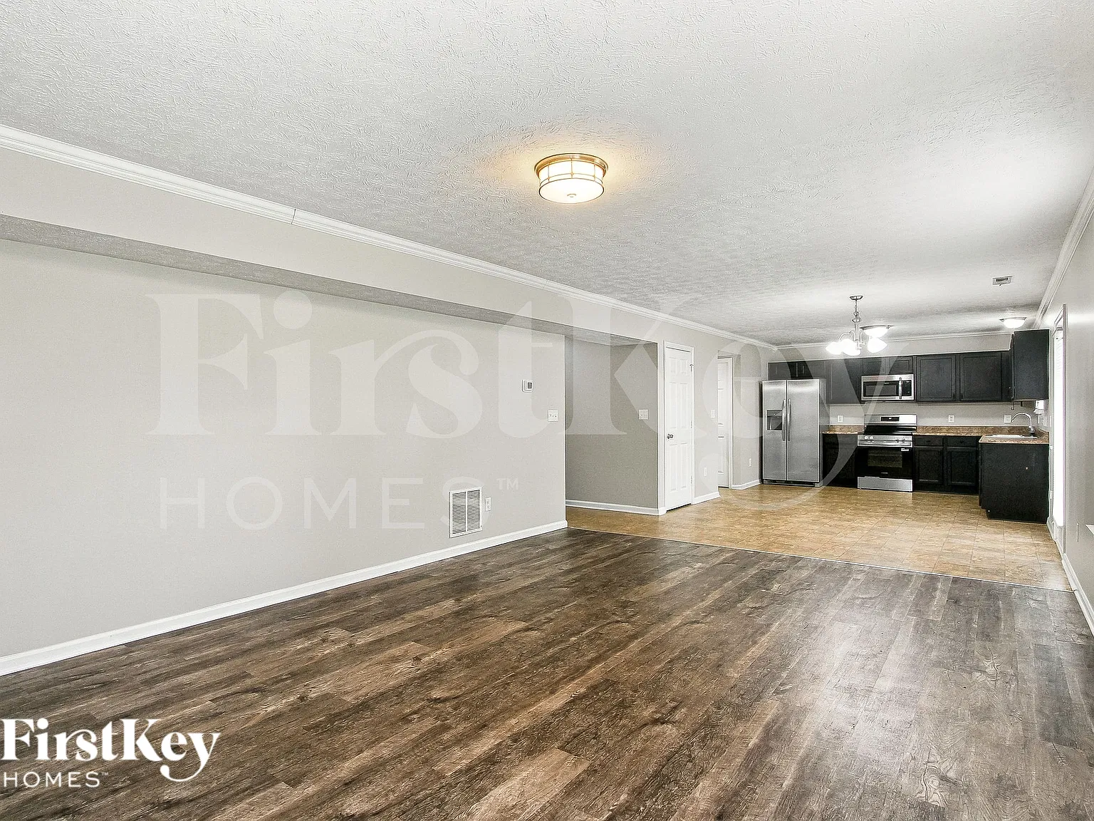 4 bed, 2.5 bath, 2300 sqft, $2,325 — Photo 3