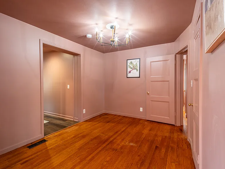 Fairlane Dr — Photo 20
