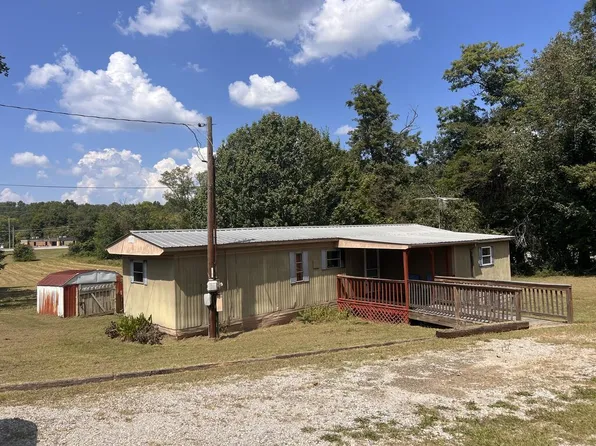 712 W 3rd St, Livingston, TN 38570