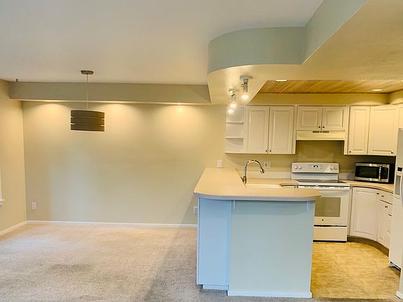 5th image of 1629 Queen Anne Ave N APT 302