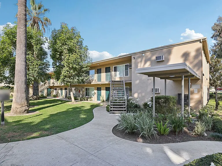 Anaheim Place — Photo 51