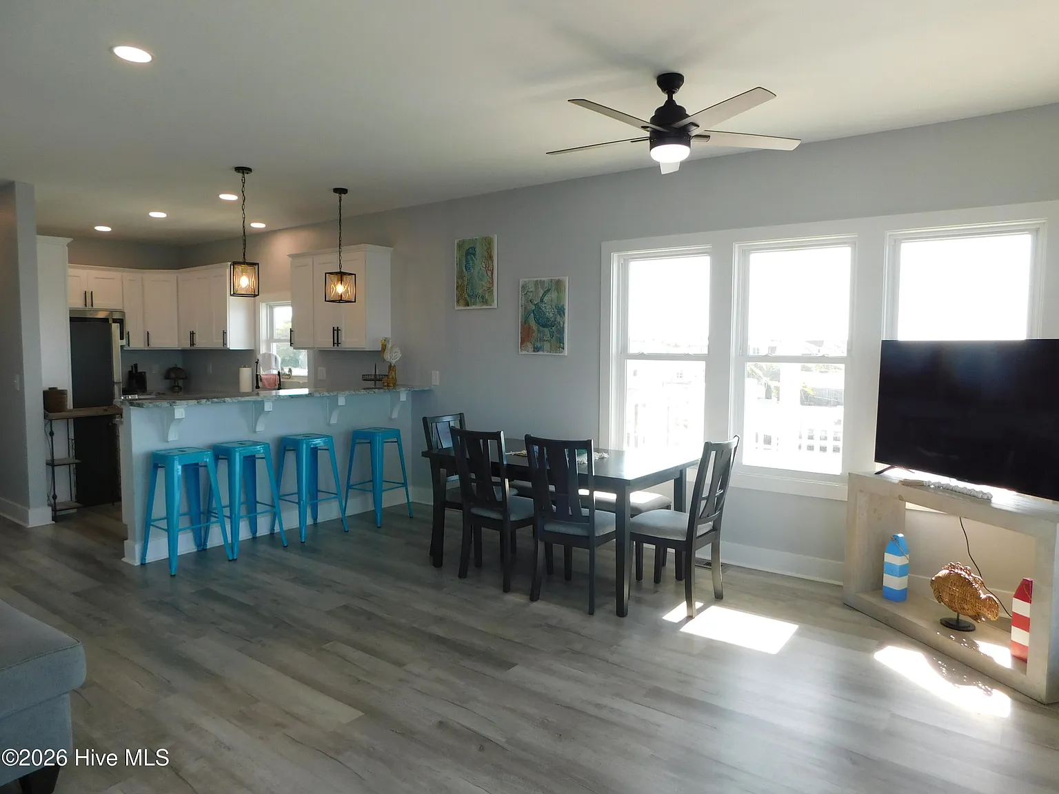 2 bed, 1.0 bath, $2,500 — Photo 4
