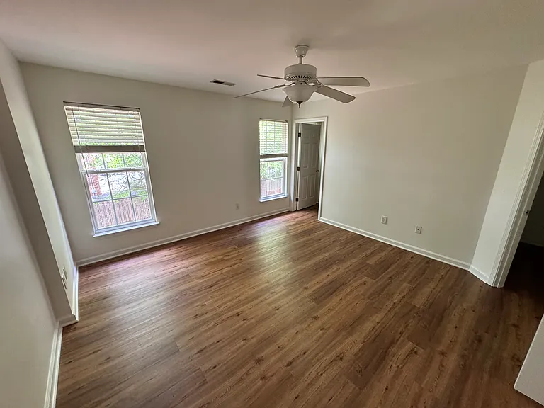 110 Cambria Ct — Photo 5