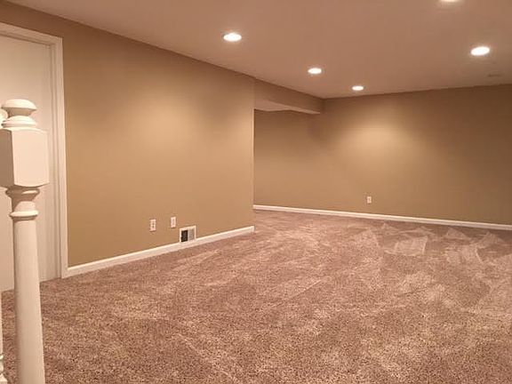 4th image of 902 W. Lake George Dr