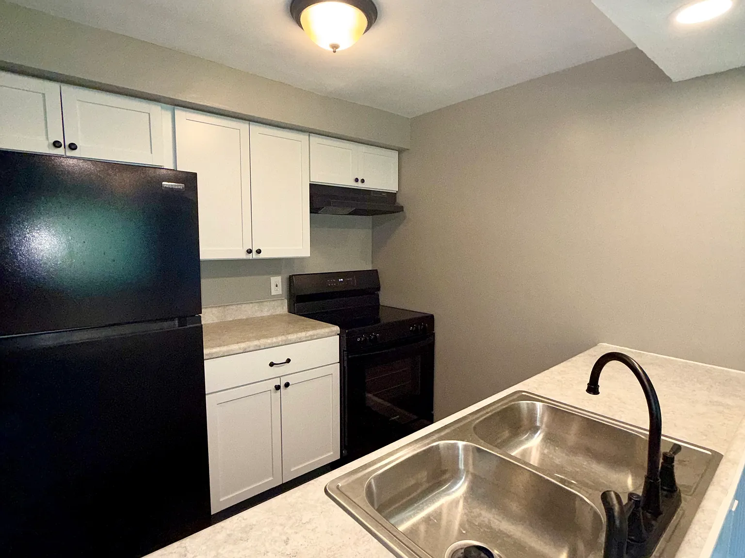 2 bed, 1.5 bath, 800 sqft, $1,399 — Photo 3