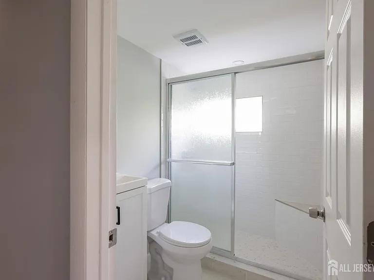 657 Amboy Ave — Photo 12