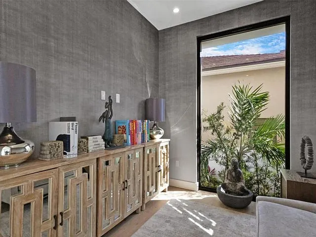 823 Ponce De Leon Dr — Photo 3