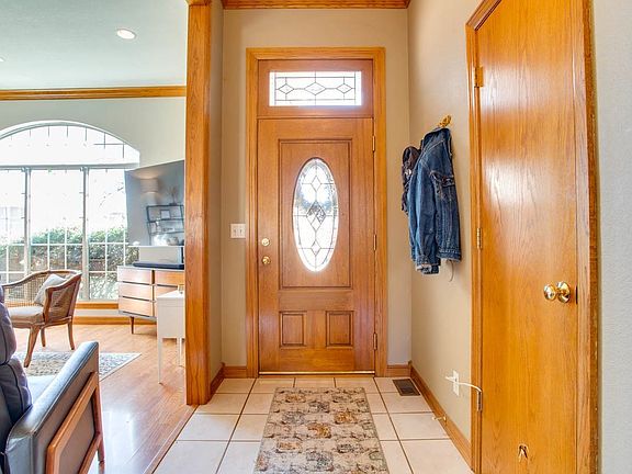 5th image of 2112 Hunters Hill Dr