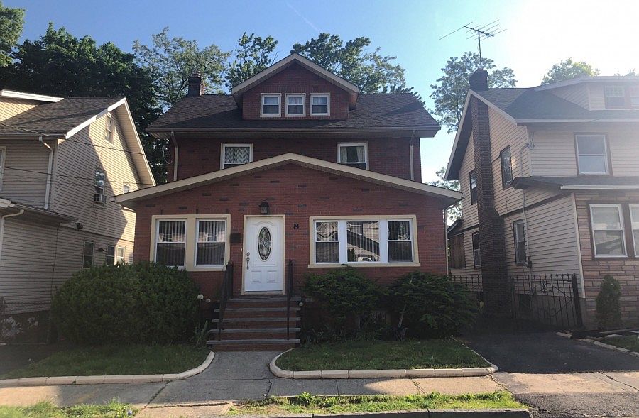1st image of 8 Lafayette Pl