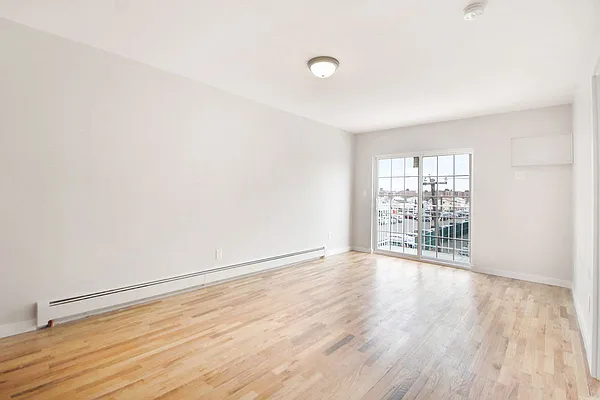 Rented by EXR | media 12