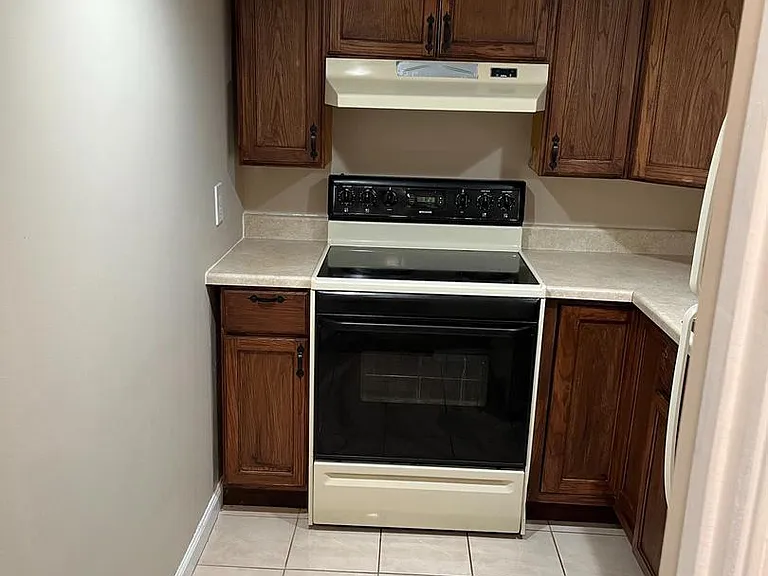 8565 Enochs Dr — Photo 18