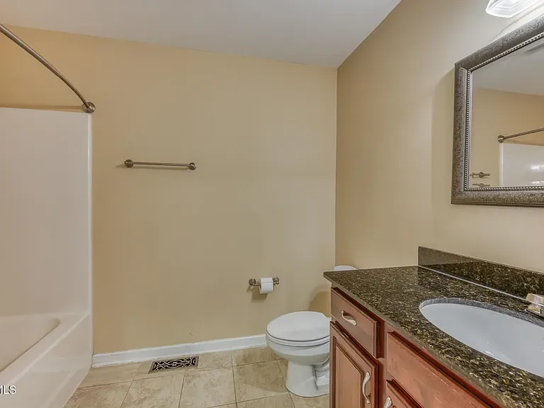 250 Bradford Ln — Photo 14