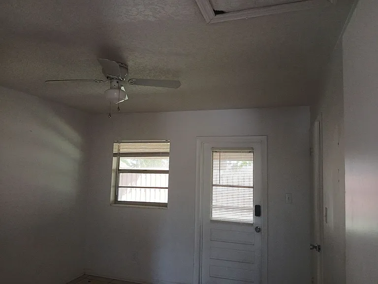 1360 Carlton Ct — Photo 8