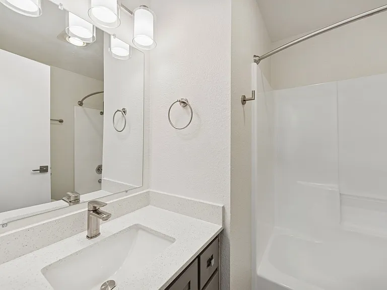 Oak Hill Apartments — Photo 30