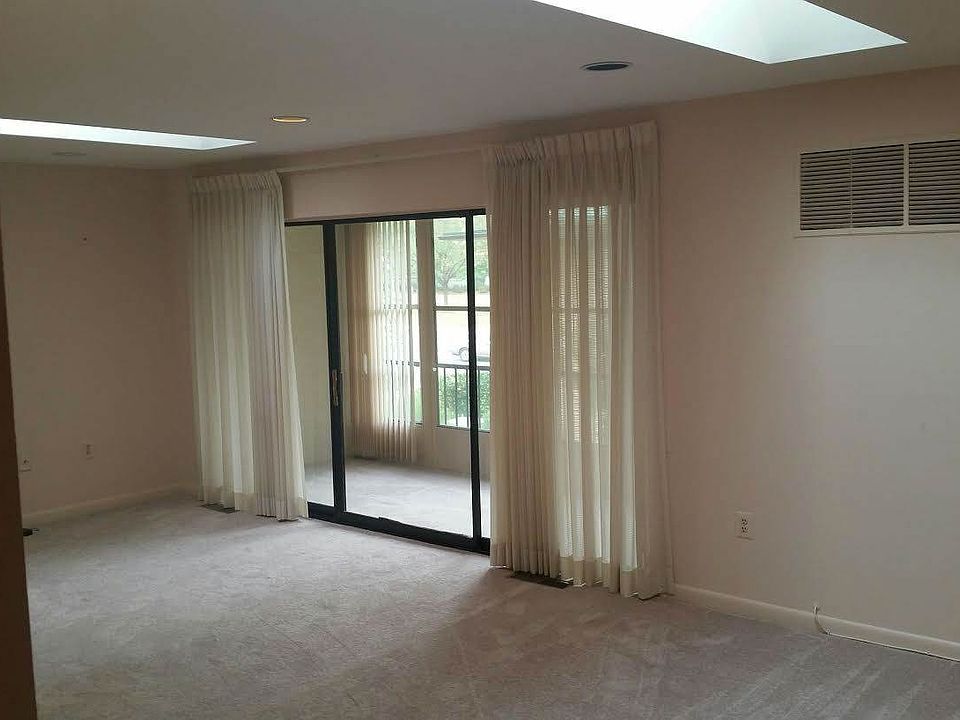 Caryn Condo Livng Rm 2