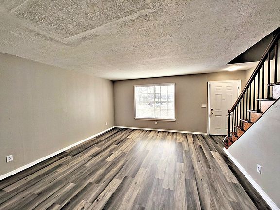 3rd image of 203 Cloverleaf Dr #203-3