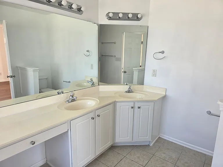 143 Bennington Dr — Photo 17