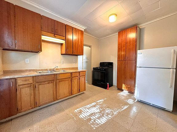 5th image of 2608 E Archer St