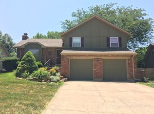 1937 E Sleepy Hollow Dr, Olathe, KS 66062
