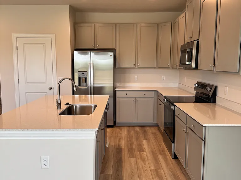 7419 Linda Vista Ln — Photo 4