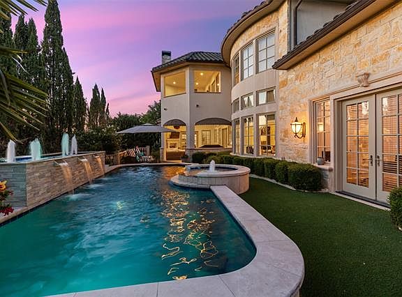 2nd image of 4774 Longvue Dr