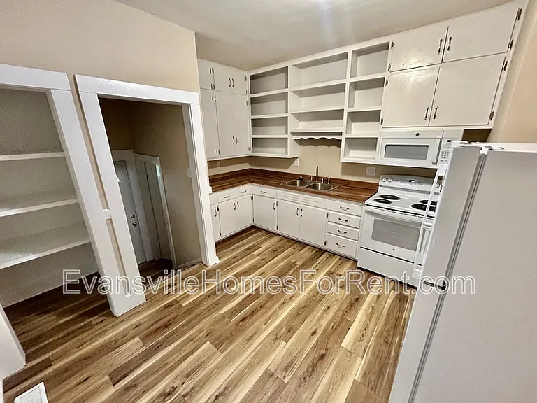 635 S Rotherwood Ave — Photo 5