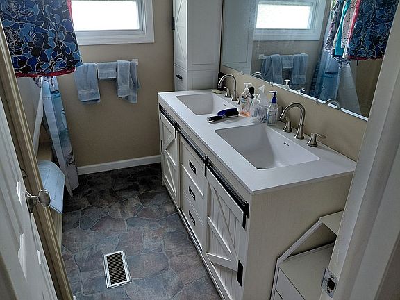 2nd image of 984 S Marlin Cir