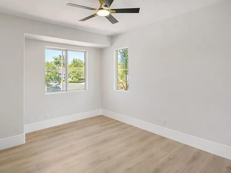 4543 Avenida Manessa — Photo 19
