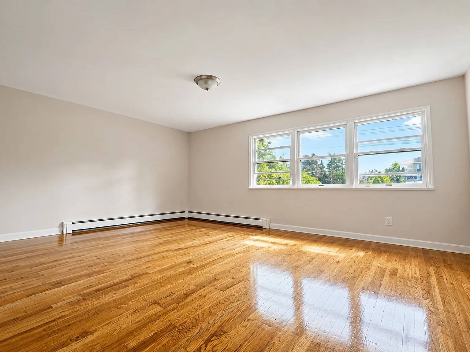 3 bed, $3,000 — Photo 4