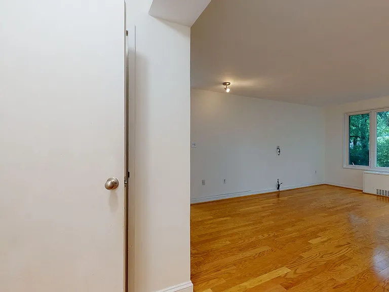 2400 41st St NW #208 — Photo 3