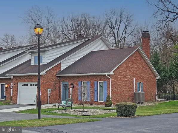 267 Stonegate Cir S, Chambersburg, PA 17201