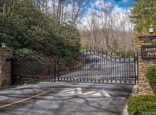 1214 Kanawa Ln, Arden, NC 28704