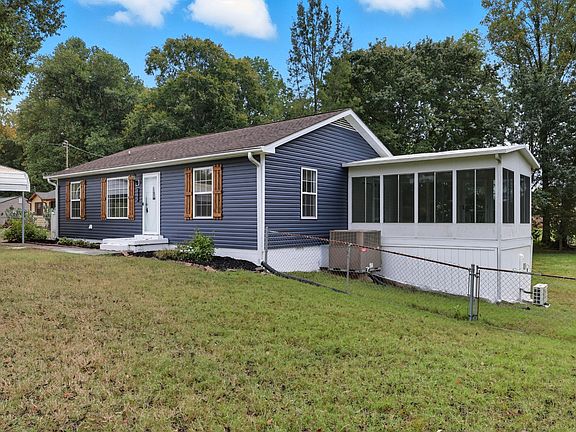 3rd image of 800 Helton Dr