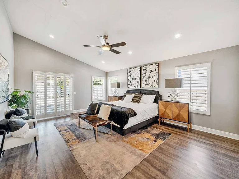 421 Minaret St — Photo 31