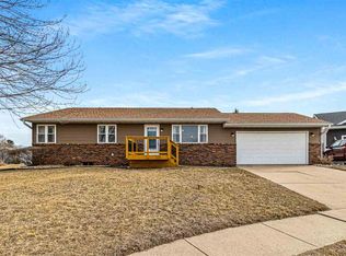 320 Marshek Ct, Solon, IA 52333