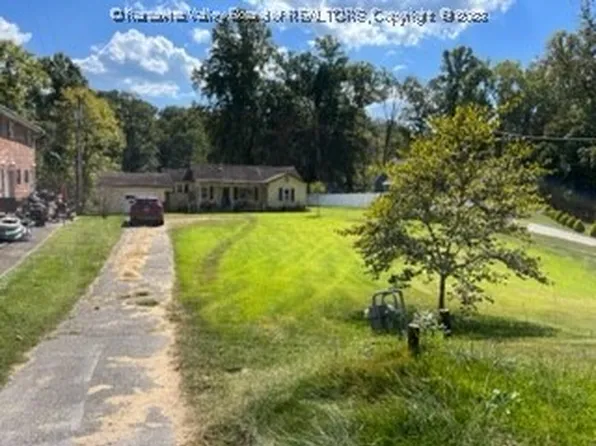 1230 Strawberry Rd, Saint Albans, WV 25177