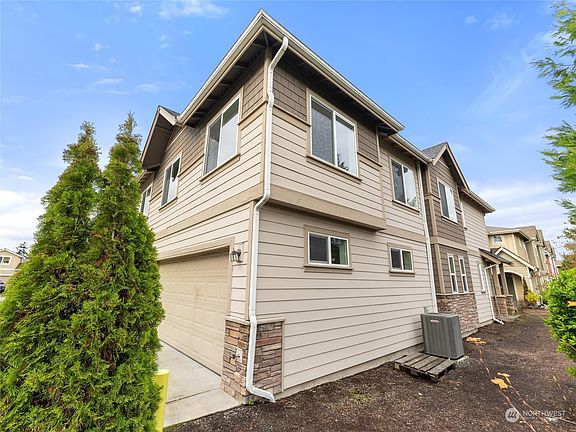 4th image of 13929 34th Drive SE #E