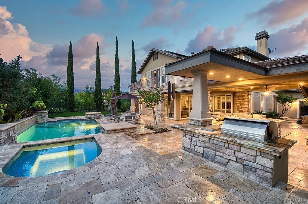 5 bed, 4.5 bath, 4231 sqft, $13,500 — Photo 2