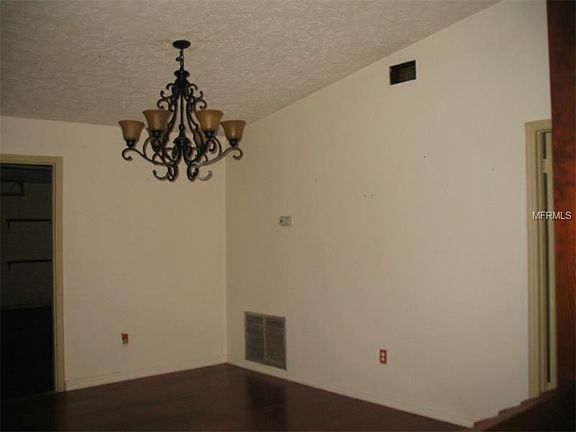 4th image of 3221 Acapulco Dr