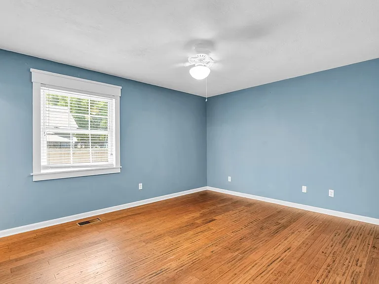 102 Hawkins St — Photo 17