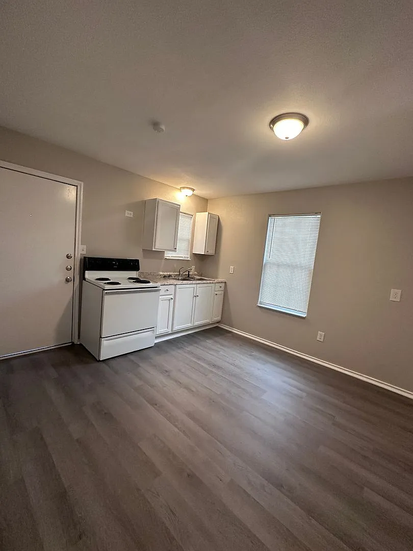 Caldwell Street 1603 — Photo 3