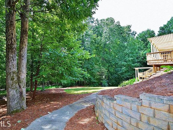 5th image of 560 Stonehaven Dr