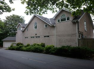 160 Lake Dell Ave #1, Seattle, WA 98122