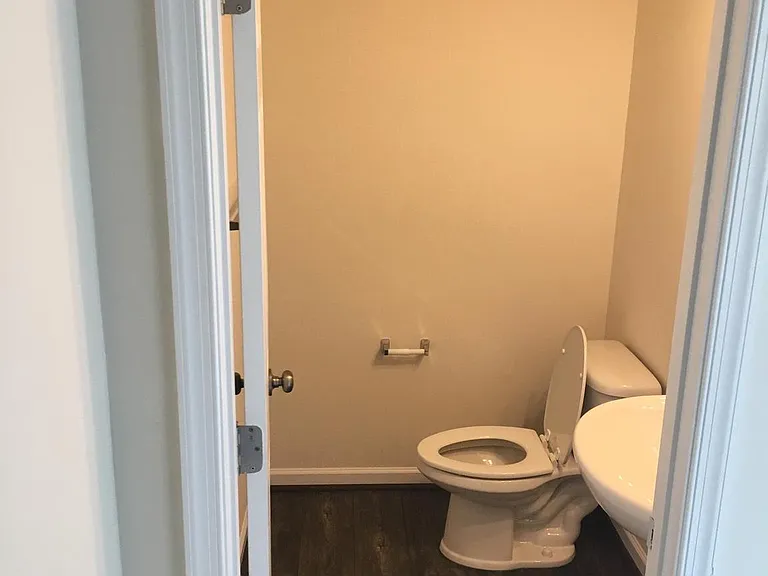 202 Apsley Ter — Photo 8