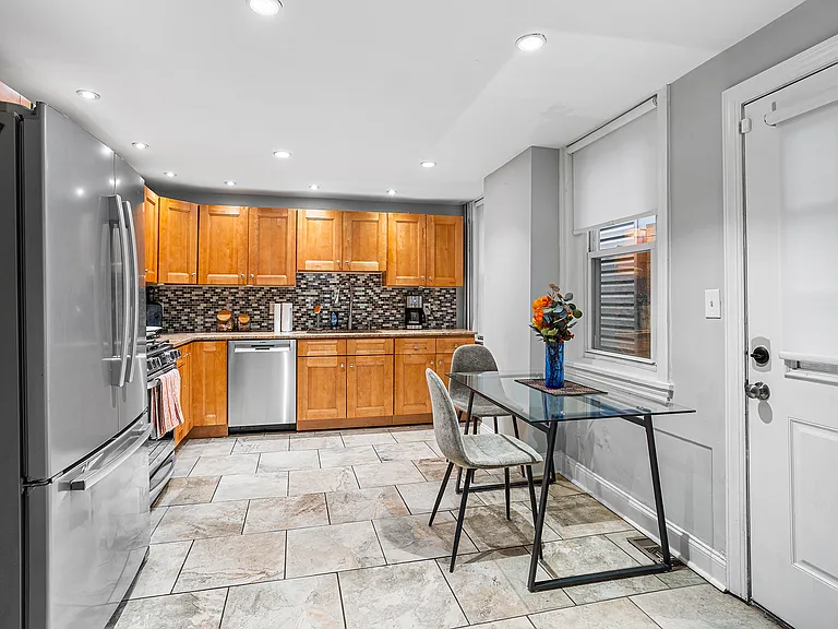 936 New Market St — Photo 17